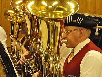 Mit einem stimmungsvollen Dreikönigskonzert bezauberte die Blaskapelle des Musikvereins Edelweiß Lauter die Zuhörer. Foto: Peter Klopf