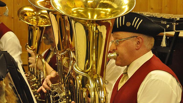 Mit einem stimmungsvollen Dreikönigskonzert bezauberte die Blaskapelle des Musikvereins Edelweiß Lauter die Zuhörer. Foto: Peter Klopf