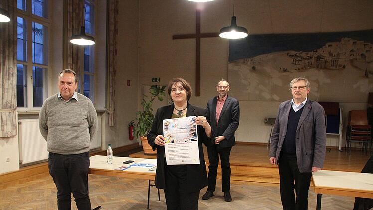 Von links: Integrationsbeauftragter Rainer Klein, Kulturdolmetscherin Valentina Domidru, Coburgs Dritter Bürgermeister Thomas Nowak und Dieter Stößlein vom Evangelischen Bildungswerk.