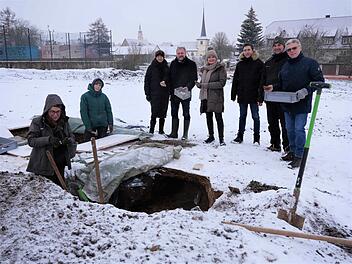 Gaukönigshofen: Archäologen machen Sensationsfund auf Schulgelände  - "unglaublich spannend"