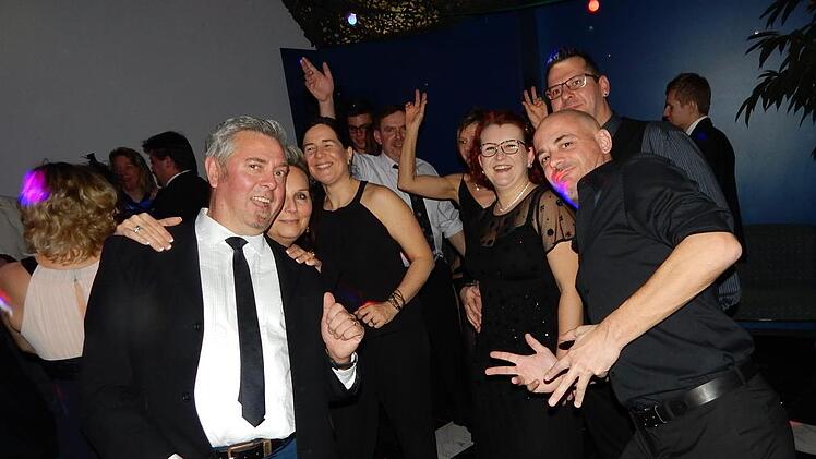 Ausgelassen war die Stimmung in der Bar. Foto: Horst Wunner