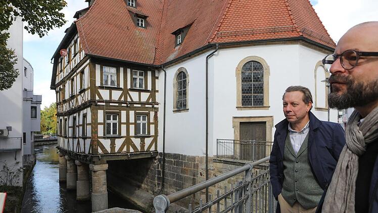 2. Das Wasser einbinden. Foto: Barbara Herbst