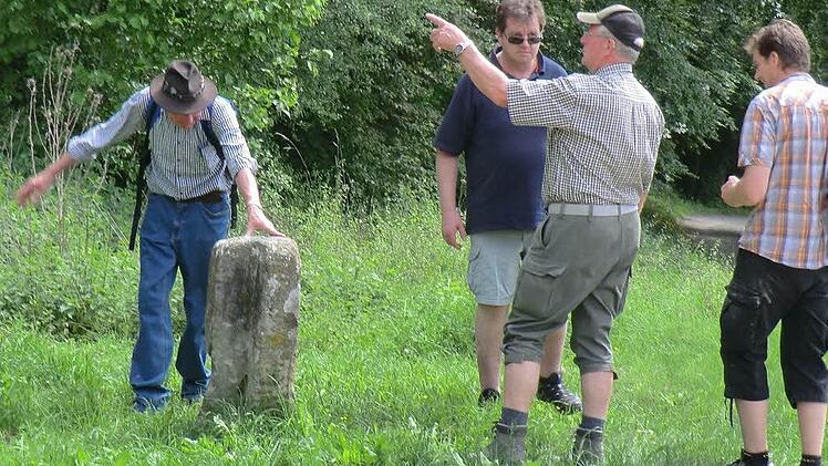 Der Dreimärker, ein Grenzstein an dem die Gemarkungen Elfershausen, Feuerthal und Oberthulba aneinanderstoßen.
