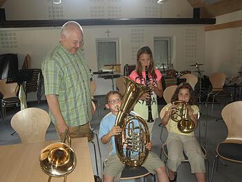 Erfreulich läuft beim Musikverein Oerlenbach über die Musikschule Hambach die Ausbildung. Musiklehrer Wolfgang Düringer unterrichtet die Kinder. Foto: Stefan Geiger