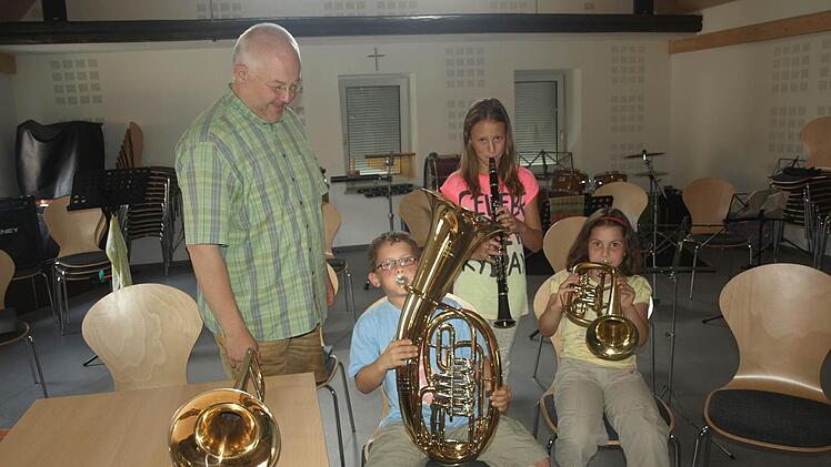 Erfreulich läuft beim Musikverein Oerlenbach über die Musikschule Hambach die Ausbildung. Musiklehrer Wolfgang Düringer unterrichtet die Kinder. Foto: Stefan Geiger