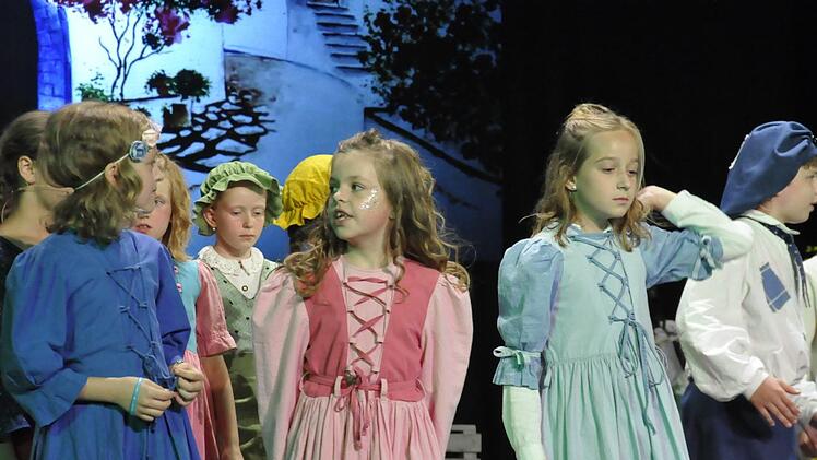 "Die Schöne und das Biest" : Aufführung des Kindermusicals des Herz Jesu Kinder- und Jugendchores und der Musikschule Bad Kissingen Foto: Peter Klopf