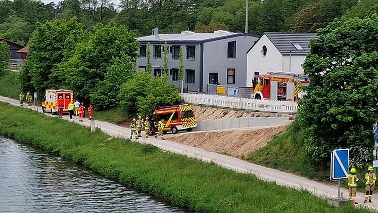 Möhrendorf: Frau treibt im Wasser - "Beherztes Eingreifen" von Passanten rettet ihr Leben