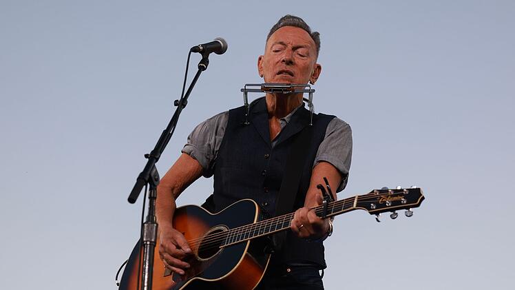 Rock-Ikone Bruce Springsteen hat Donald Trump bei einem Live-Auftritt scharf kritisiert.