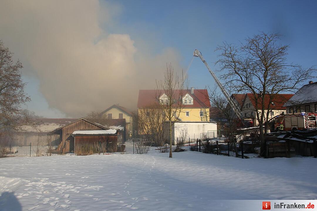 Kreis Coburg: Scheune in Grub am Forst steht in Flammen
