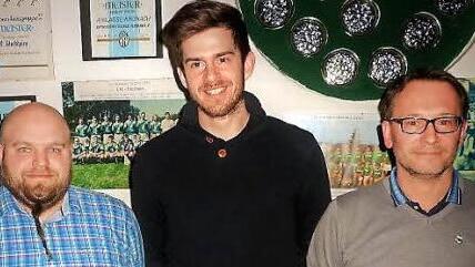Neu im Vorstandsteam des 1. FC Stockheim sind (von links) Andreas Scherbel und Oliver Schubart. Rechts im Bild Manfred Schwalb, der nach zehnjähriger Tätigkeit ausgeschieden ist.