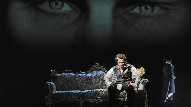 Turbulente Verwechslungen: Szene aus der Neuinszenierung von "Figaros Hochzeit" am Landestheater Coburg.Foto: Andrea Kremper