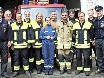 KBR Thilo Kraus, KBM Aaron Och, Jonas Wich, Hannes Hopsch, Tobias Mager, Michael Fischer, Vorstand Andreas Lunz, Amelie Bezold, Alina Lunz, Stellv. Kdt. Harald Krapp, Kdt. Marco Bezold, FW Referent Otto Dinkel, KBI Oliver Schardt und KBM Alexander...
