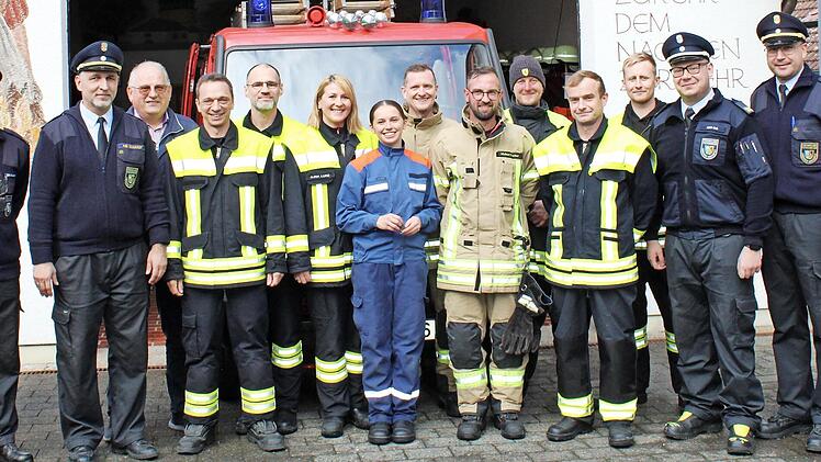 KBR Thilo Kraus, KBM Aaron Och, Jonas Wich, Hannes Hopsch, Tobias Mager, Michael Fischer, Vorstand Andreas Lunz, Amelie Bezold, Alina Lunz, Stellv. Kdt. Harald Krapp, Kdt. Marco Bezold, FW Referent Otto Dinkel, KBI Oliver Schardt und KBM Alexander...