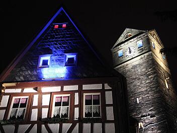 Kronach leuchtet! Und zwar bis zum 12. Mai. Am Freitagabend um 21 Uhr wurde das Lichtevent in Kronach eröffnet. Foto: Michael Gründel