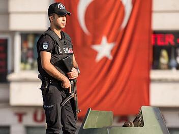 Die gefährliche Lage in der Türkei (hier Istanbul) beschäftigt auch viele Türken in Franken.  Foto: Becker, dpa