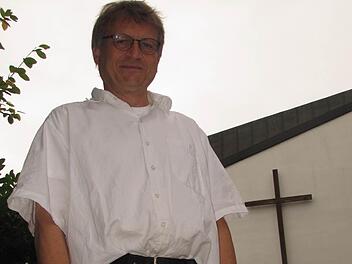 Pfarrer Ulrich Willmer verabschiedet sich am kommenden Sonntag aus der Johanneskirchengemeinde Hut/Wüstenahorn in Coburg. Foto: Martin Koch