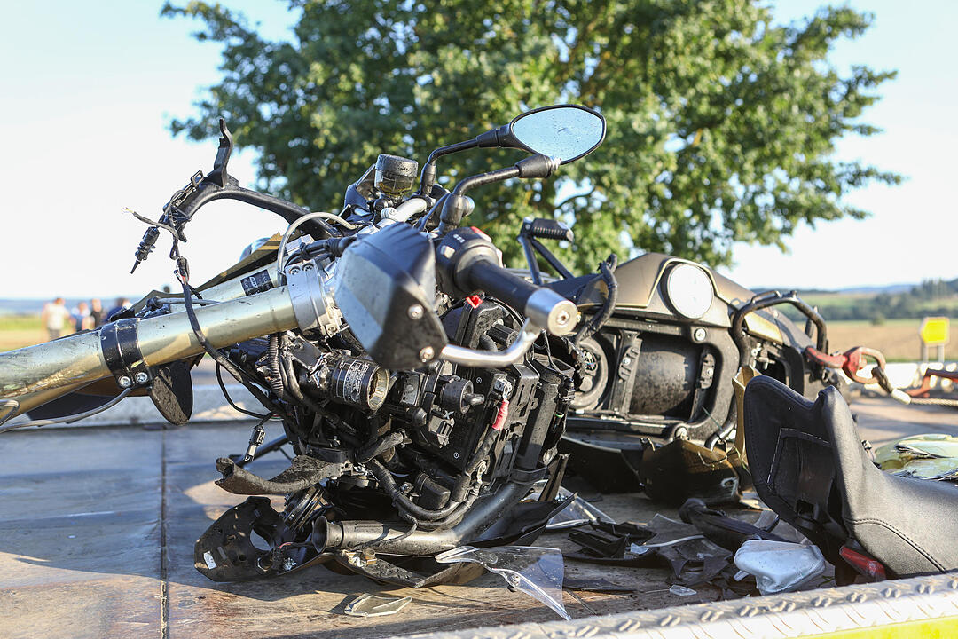 Unfall im Landkreis Weißenburg-Gunzenhausen: Biker übersieht Pkw