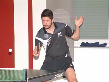 Beim unerwarteten 9:7-Sieg des DJK-SV Neufang gegen den TSV Windheim II  war ein Garant des Erfolges Spitzenspieler Michael Kolb. Er gewann sowohl seine beiden Doppel mit Manuel Gebhardt als auch seine Einzel gegen Andreas Trebes und Udo Greser.   Hans Franz