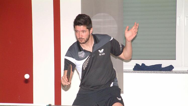 Beim unerwarteten 9:7-Sieg des DJK-SV Neufang gegen den TSV Windheim II  war ein Garant des Erfolges Spitzenspieler Michael Kolb. Er gewann sowohl seine beiden Doppel mit Manuel Gebhardt als auch seine Einzel gegen Andreas Trebes und Udo Greser.   Hans Franz