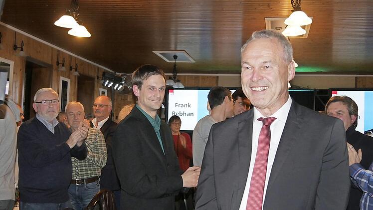 Die Neustadter Genossen stehen geschlossen hinter Frank Rebhan. Er wurde einstimmig als Bewerber um den Posten als Oberbürgermeister gewählt und ist Listenführer der Neustadter Sozialdemokraten. Foto: Manja von Nida