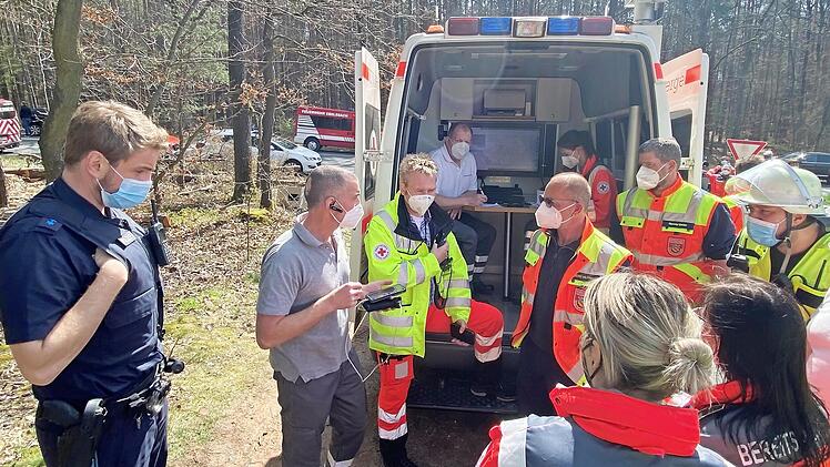 Nahezu 200 Einsatzkräfte von Polizei, Feuerwehr, Rettungsdienst und Katastrophenschutz waren an der Suche im Gebiet zwischen Lauter und Stettfeld beteiligt.