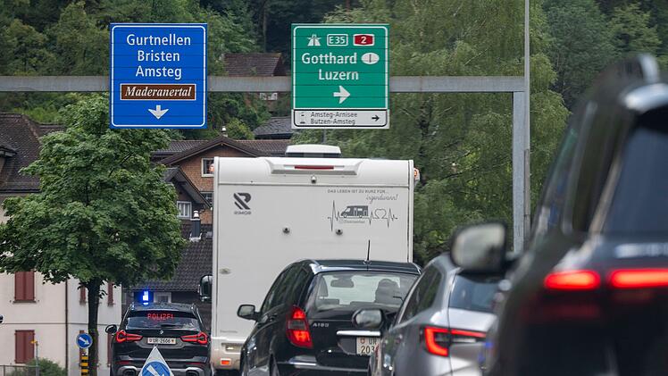 Im Kanton Uri staut sich der Verkehr vor Gotthard-Nordportal