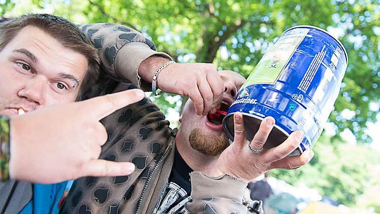 Durst im Park: Sebastian und Andy.