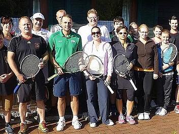 Zehn Mannschaften nahmen am Gemeindecup Mixed- Tennisturnier des TSV Stockheim teil. Mit im Bild, TSV Vorsitzender und Organisator des Turniers, Rainer Kraus.