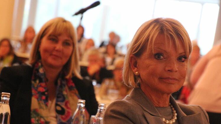 Coburgs Zweite Bürgermeisterin Birgit Weber saß hinter Uschi Glas.