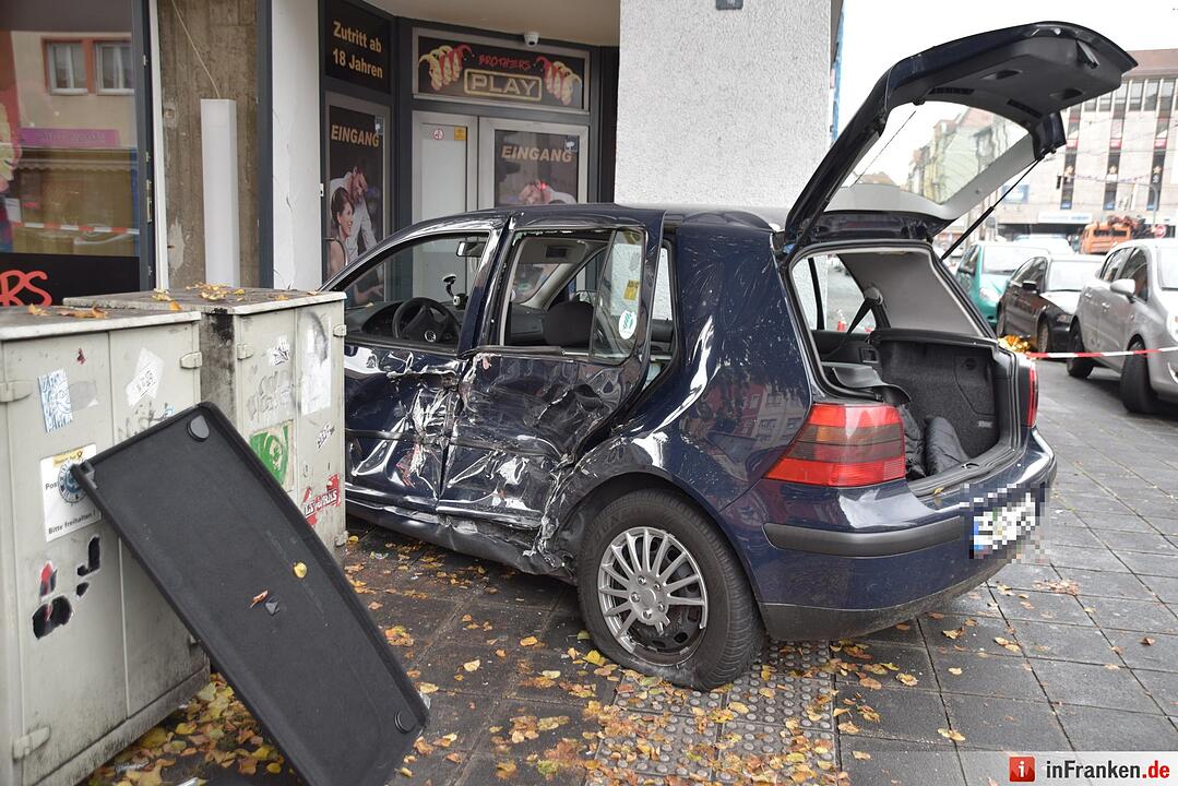 Nürnberg-Südstadt: Pkw rammt Straßenbahn