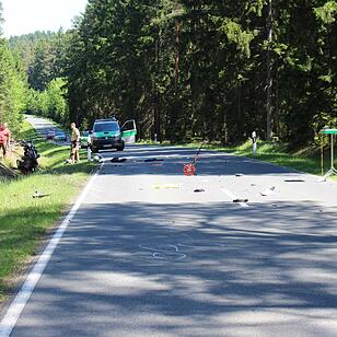 Ausfahrt mit dem Roller endet tödlich: Biker kollidieren auf Kreisstraße bei Pegnitz