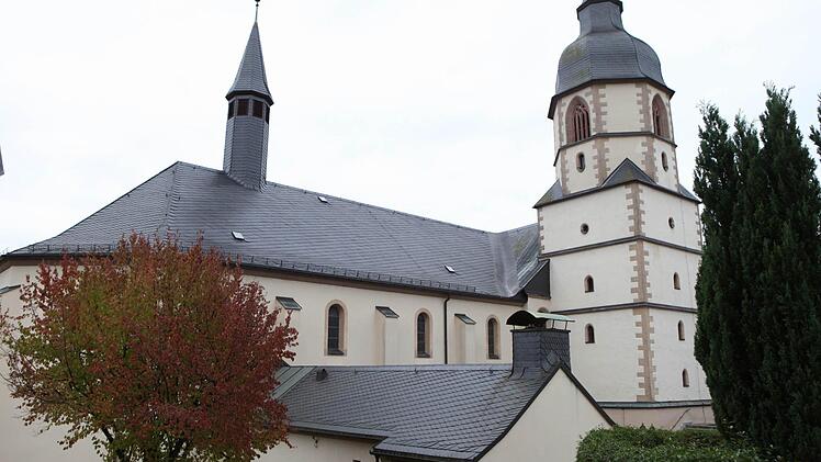 Die Spitze des kleinen Kirchturms wurde weggeblasen. Foto: Matthias Hoch
