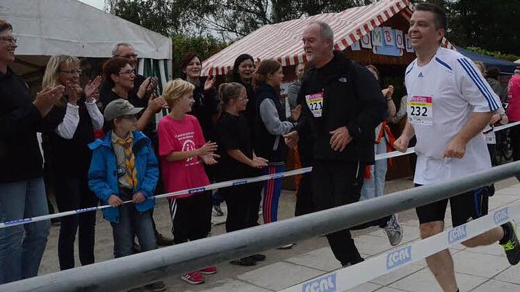Anfeuernder Applaus tat den Läufern auch beim Run of Hope gut. Fotos: K.-H. Hofmann