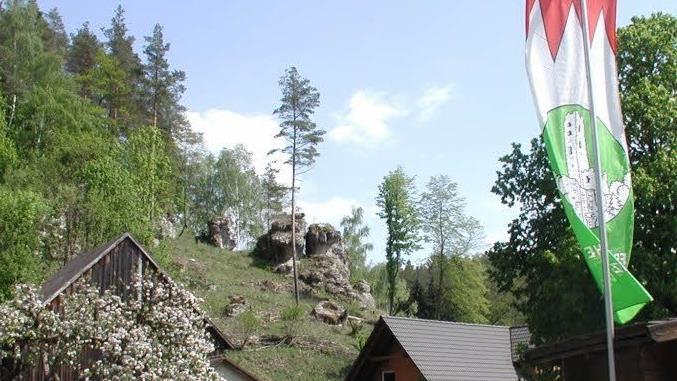 Der Zustand mehrerer Felsen - wie hier im Ortsteil Zederseitz - bereitet den Wonsesser Gemeinderäten einige Sorgen. Foto: Archiv