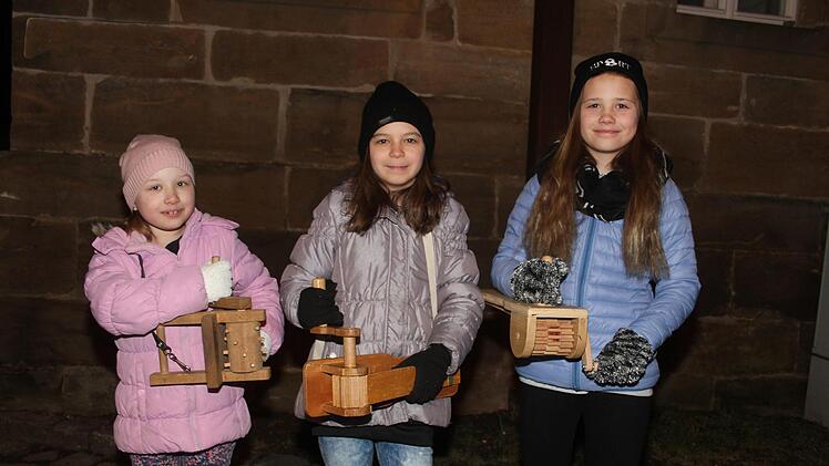 Johanna Herold (7), Hanna Barnickel (7) und Eva Bornschlegel (9) freuen sich auf ihren Einsatz.