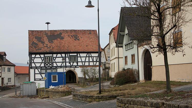 Die Bürger sprachen sich mit großer Mehrheit für das Grün vor den Häusern und den Erhalt oder die Sanierung der Sandsteinmauern aus.Günther Geiling