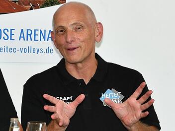 Der ehemalige Gesch&auml;ftsf&uuml;hrer der Bamberger Basketballer, Wolfgang Heyder, sieht bei den Heitec Volleys enormes Potenzial. Foto: Ronald Rinklef