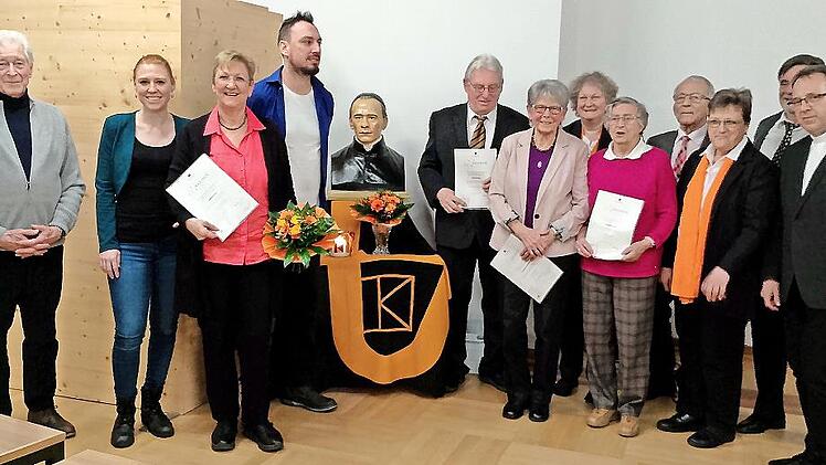 Di&ouml;zesanpr&auml;ses Burkhard Farrenkopf (r.) mit den geehrten Mitgliedern.