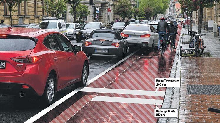 So breit soll die Radspur in der Friedrichstraße werden: Die schraffierte Fläche kennzeichnet die Größe des neuen Fahrradstreifens. Die gepunktete Linie stellt die Breite der hier endenden Spur mit 1,50 Meter dar -  für Radverbände ein zu schmaler Streifen. Foto: Ronald Rinklef/Grafik: Micho Haller