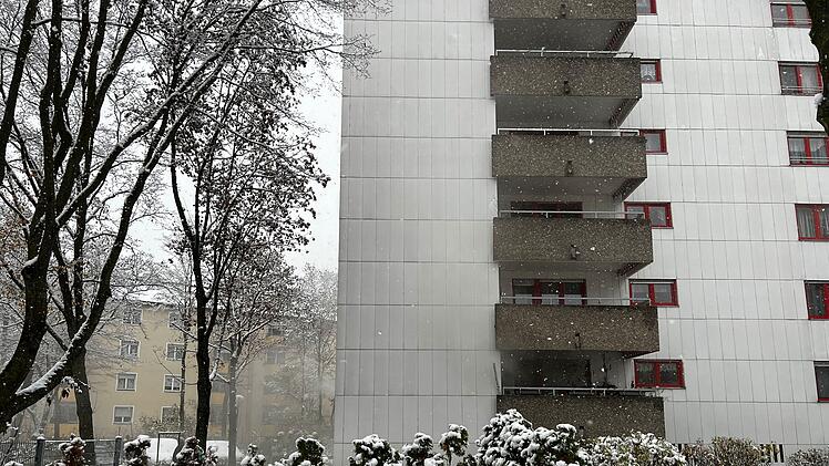 Brand im 8-stöckigen Wohnblock