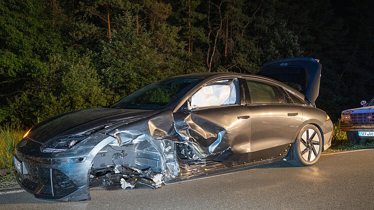 Riskantes &Uuml;berholman&ouml;ver: Zusammensto&szlig; zweier Autos auf B505