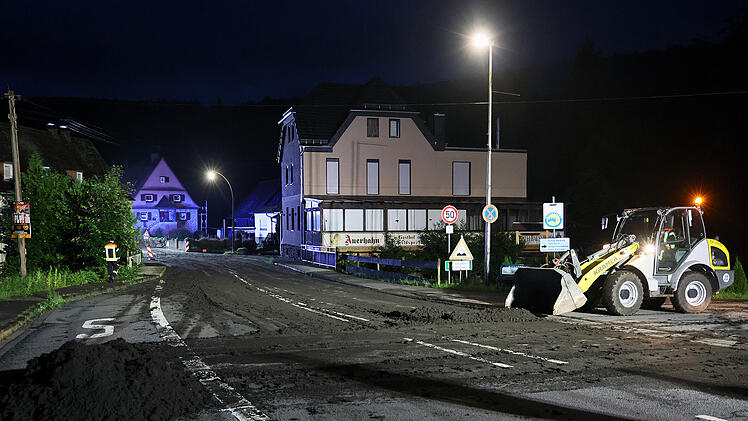 Kilometerlange Spur aus Klärschlamm in Unterfranken