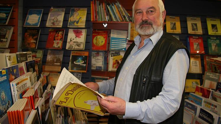 Noten und Instrumente: Alles muss raus. Statt im Fachgeschäft kaufen die Menschen zunehmen im Internet. Foto: Sonja Adam