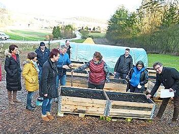 Ein Bild aus der Anfangszeit der „Natur-Garten-Acker-Werkstatt“ an der Schule Untersiemau (im Februar): Inzwischen haben die Kinder schon fleißig Gemüse geerntet.