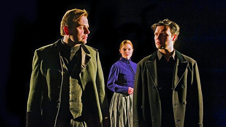 Bertram Maxim Gärtner, Anna Döing und Daniel Seniuk (v. l.)   stehen derzeit in  "Die Räuber" auf der Bamberger Bühne. Jürgen Schabel