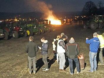 Zum Lisberger Mahnfeuer kamen Bauern aus dem gesamten Landkreis Bamberg und weit darüber hinaus.  Foto: Joseph Beck