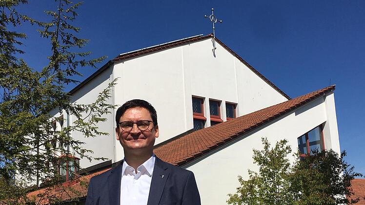 In St. Urban feierte Pfarrer Matthias Bambynek am Sonntag, 26. April, Gottesdienst. Foto: M. Memmel