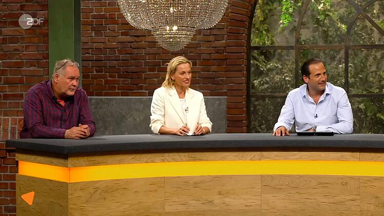 "Da habe ich mehrere Kunden für, zwei sitzen hier am Tresen", war Julian Schmitz-Avila (rechts) sicher.