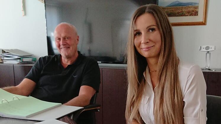 Verena Hausmann, Höchstadts neue Finanzchefin, und Bürgermeister Gerald Brehm legen einen von Corona gezeichneten  Sparhaushalt vor.  Foto: Andreas Dorsch