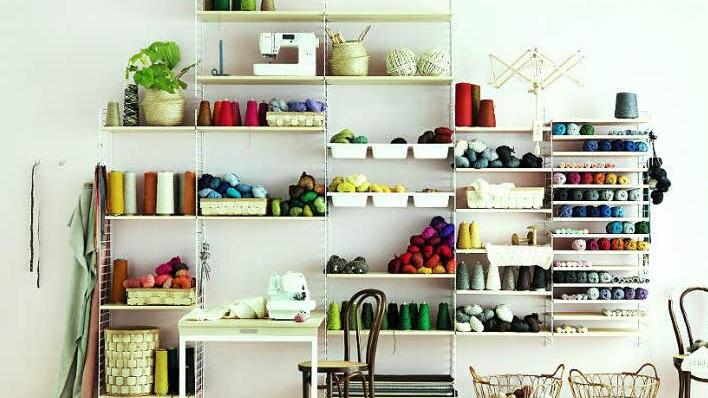 Schon ein Leben lang begleitet manchen Besitzer das Möbelsystem String. Der schwedische Architekt Nils Strinning hat es bereits 1949 entwickelt.  Foto: string furniture ab